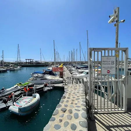 Boat With Bar And Terrace - A Different Way To Stay Botel